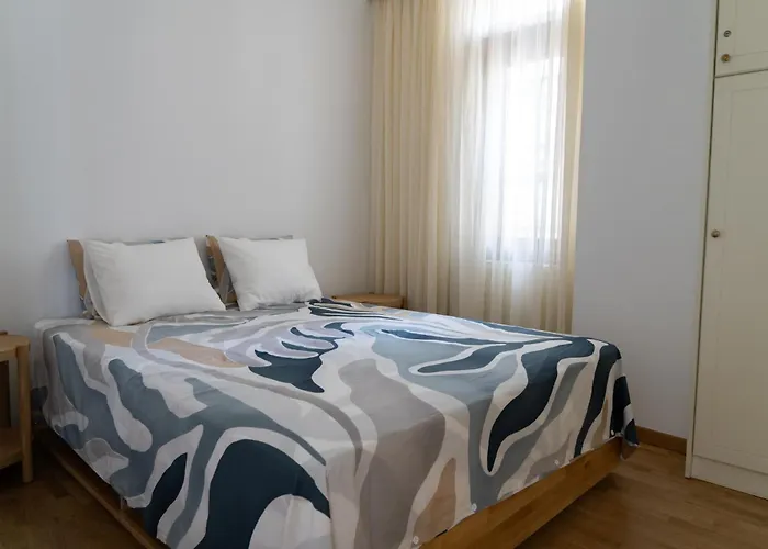 Elegant 2br With Private Garage In The Old Town