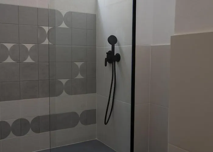 Elegant 2br With Private Garage In The Old Town Apartament