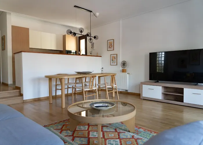 Elegant 2br With Private Garage In The Old Town *