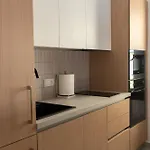 Elegant 2br With Private Garage In The Old Town Appartamento *
