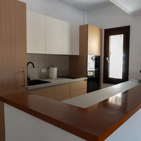 Elegant 2br With Private Garage In The Old Town * Kavala