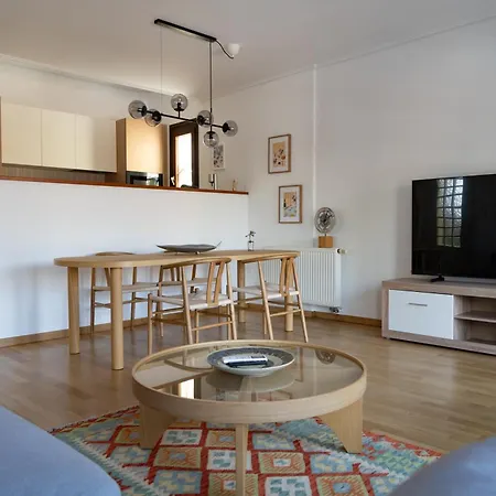 Elegant 2br With Private Garage In The Old Town *